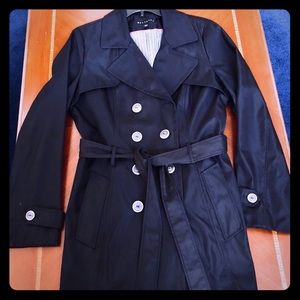 Water resistant trench coat